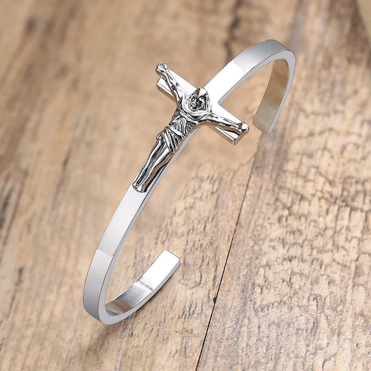PENDRA Dramire Cross Charm Bracelet