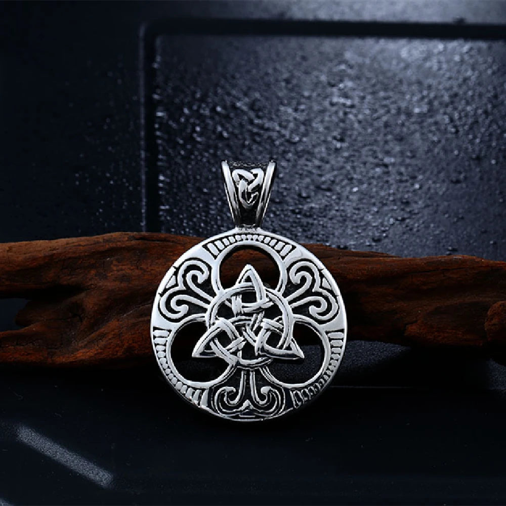 PENDRA Celtic Knot Rune Vegvisir Necklace