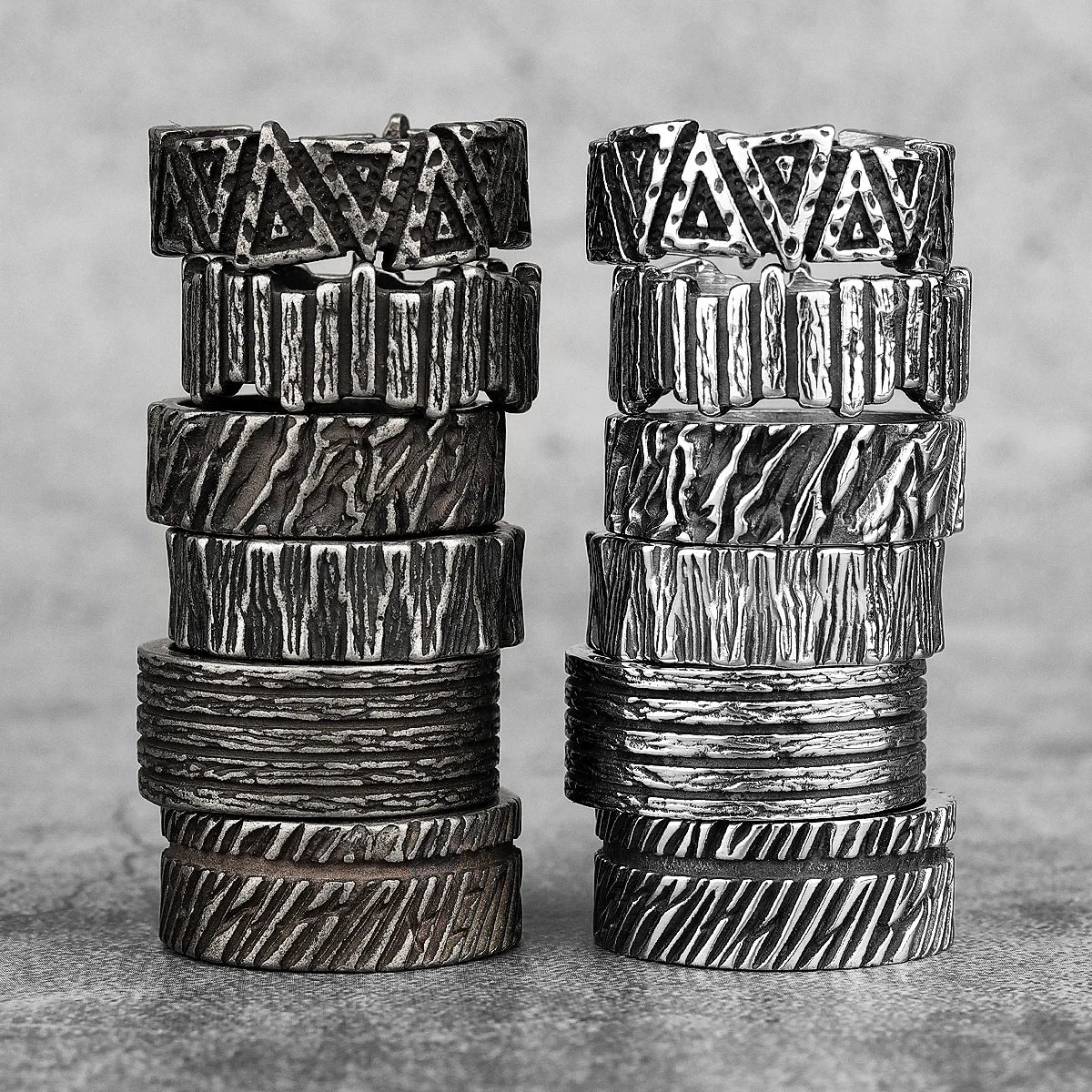 PENDRA Black Round Stripe Ring