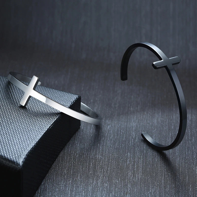 PENDRA Bellith Cross Charm Bracelet