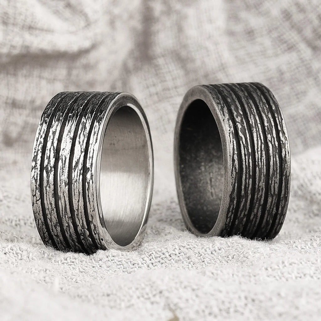 PENDRA Black Round Stripe Ring