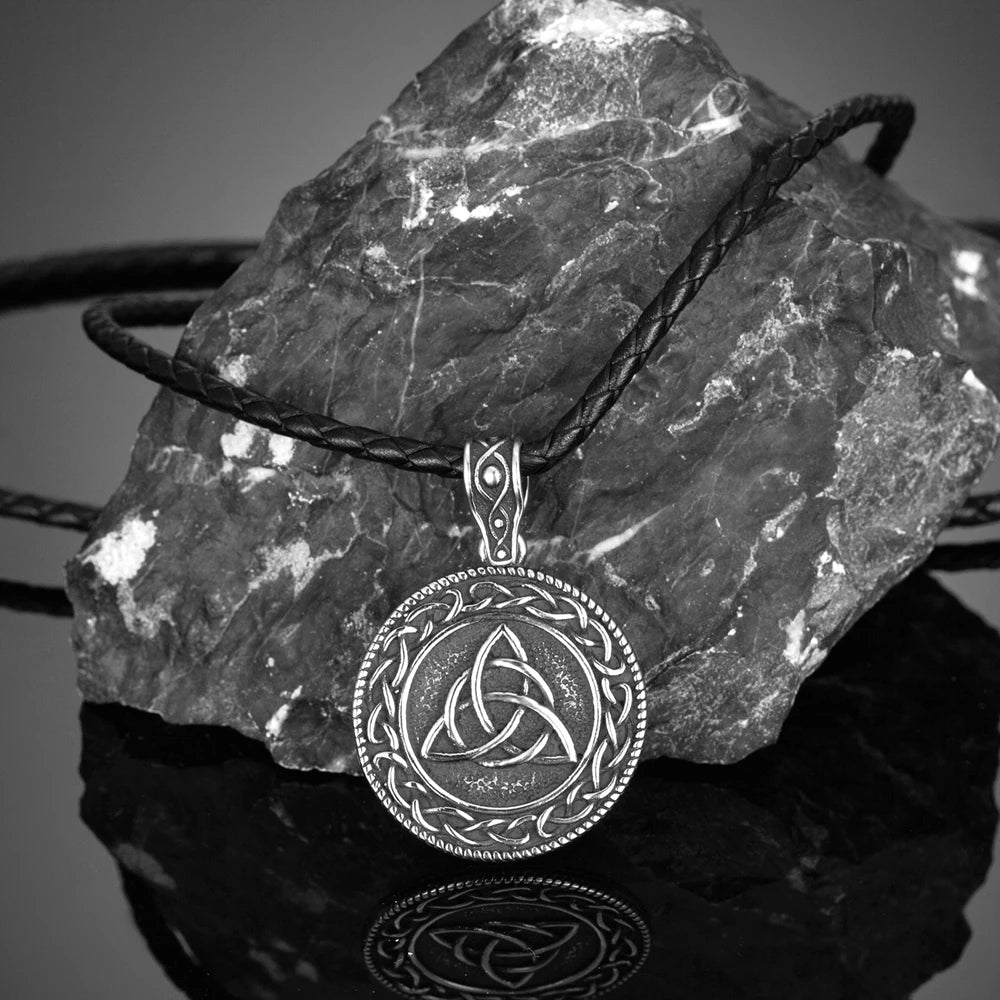 PENDRA Celtic Knot Rune Vegvisir Necklace