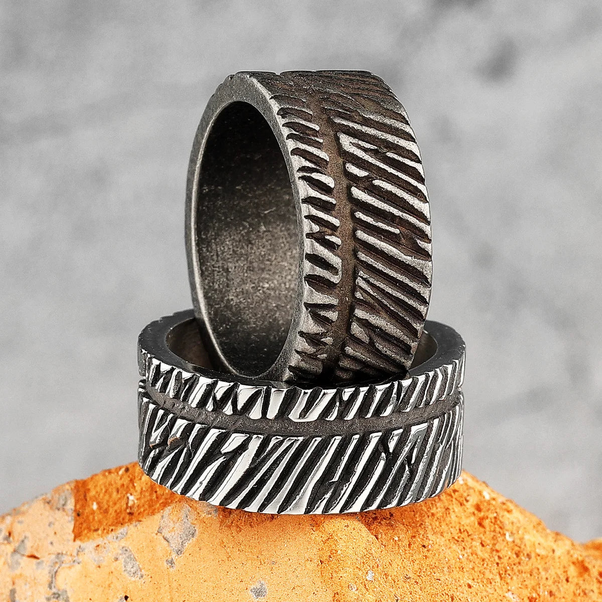 PENDRA Black Geometry Charm Ring
