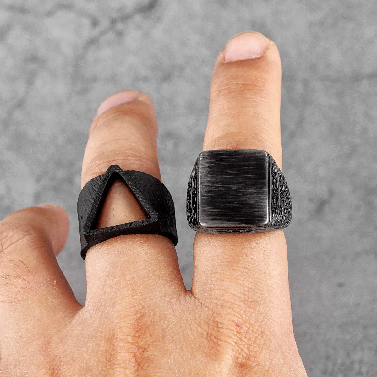 PENDRA Black Brushed Pattern Ring
