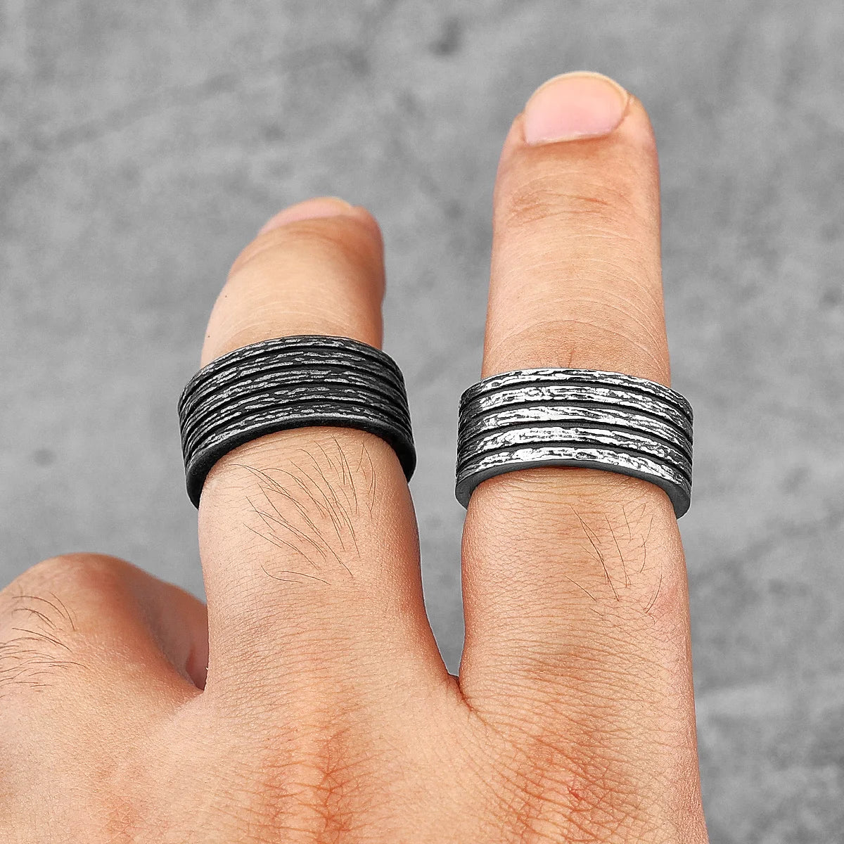 PENDRA Black Round Stripe Ring