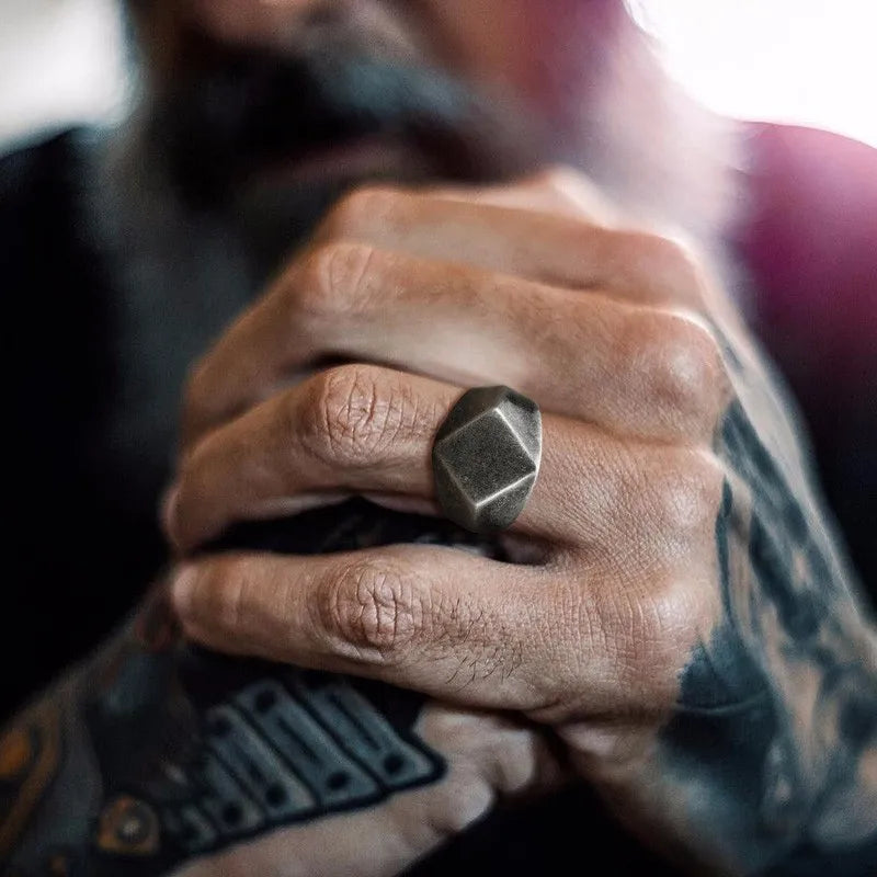PENDRA Lunlith Signet Ring