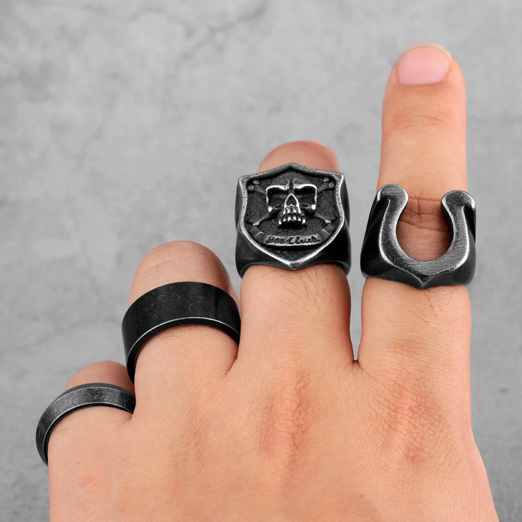 PENDRA Old Horseshoe Boyfriend Steel Ring