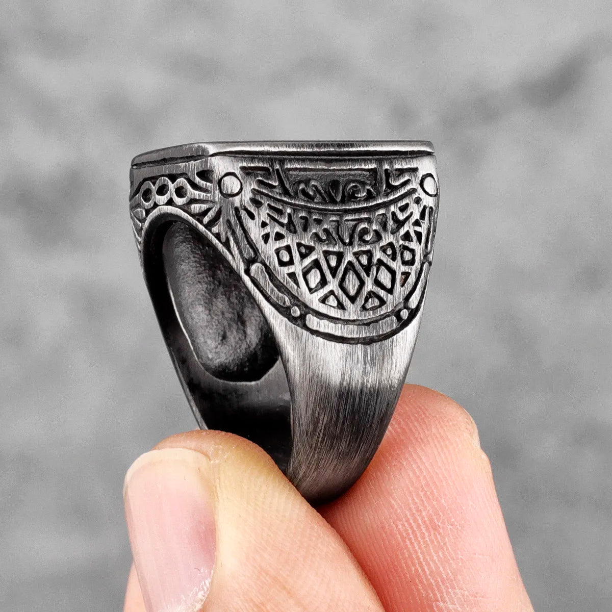 PENDRA Black Brushed Pattern Ring