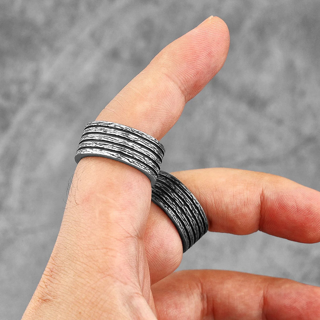 PENDRA Black Round Stripe Ring