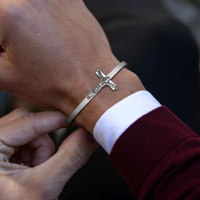 PENDRA Dramire Cross Charm Bracelet