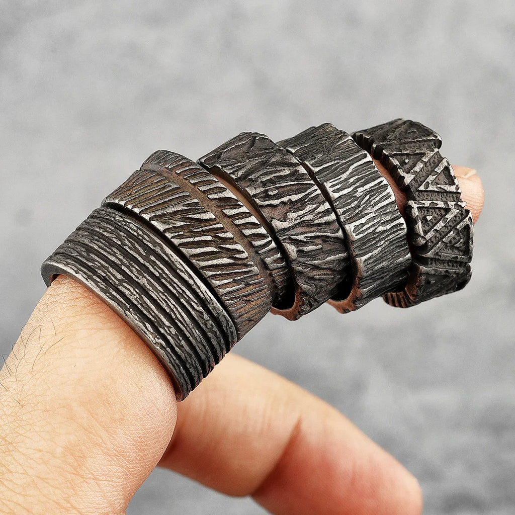 PENDRA Black Geometry Charm Ring