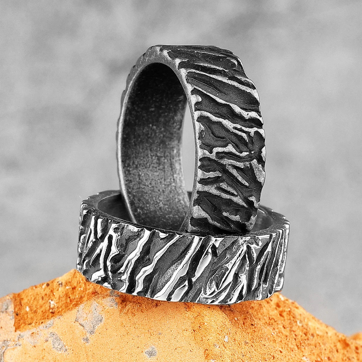 PENDRA Black Geometry Charm Ring