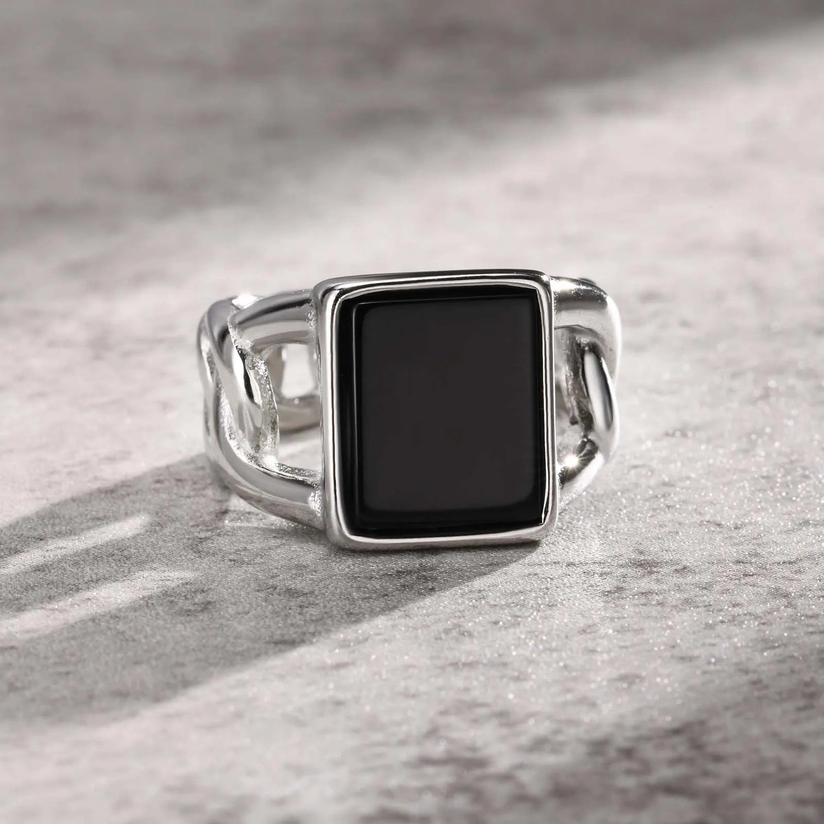 PENDRA Pryvara Signet Ring