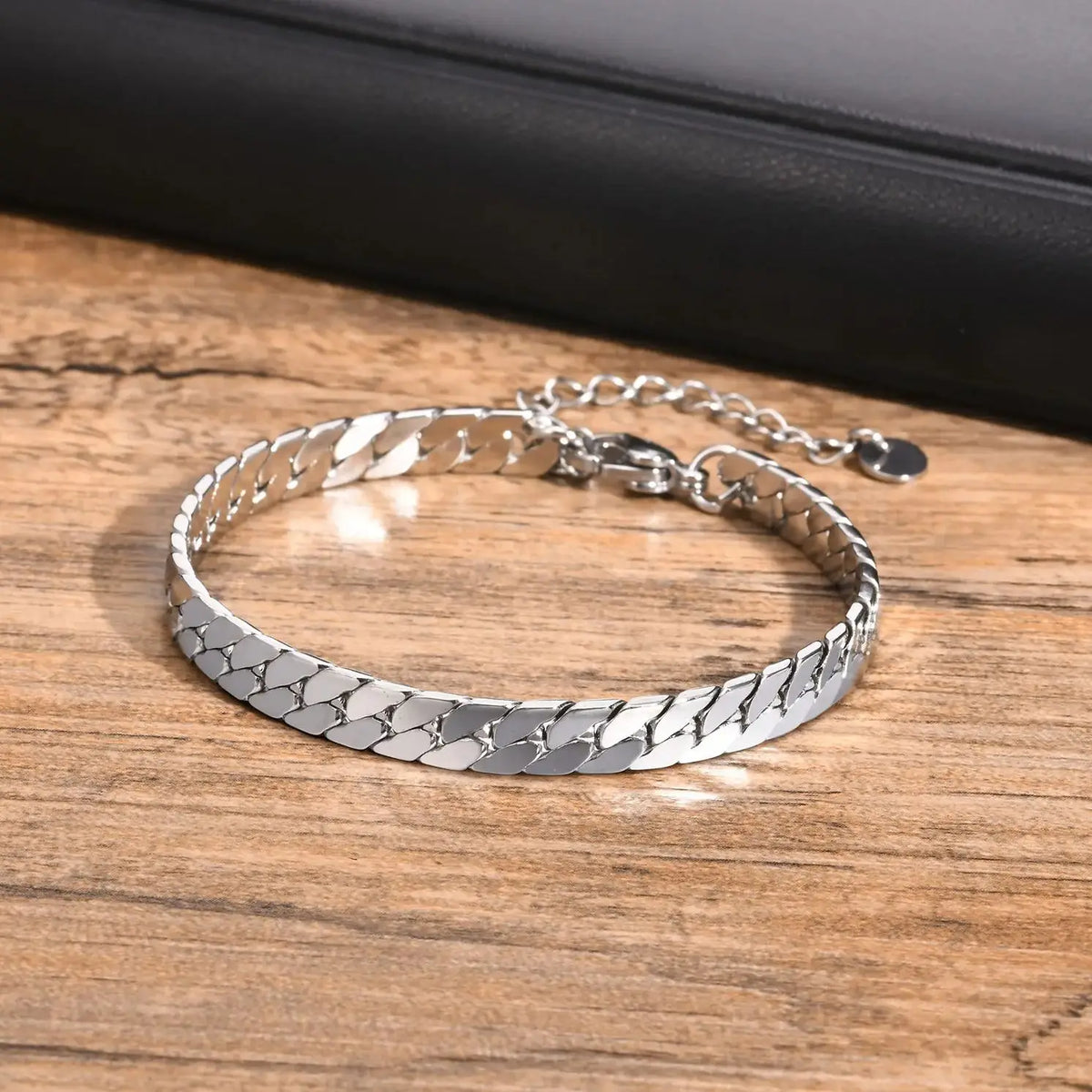 PENDRA Cuban Flat Bracelet