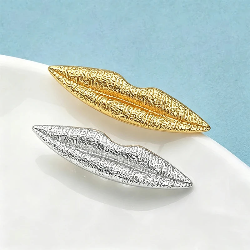 PENDRA Alloy Sexy Lip Brooch