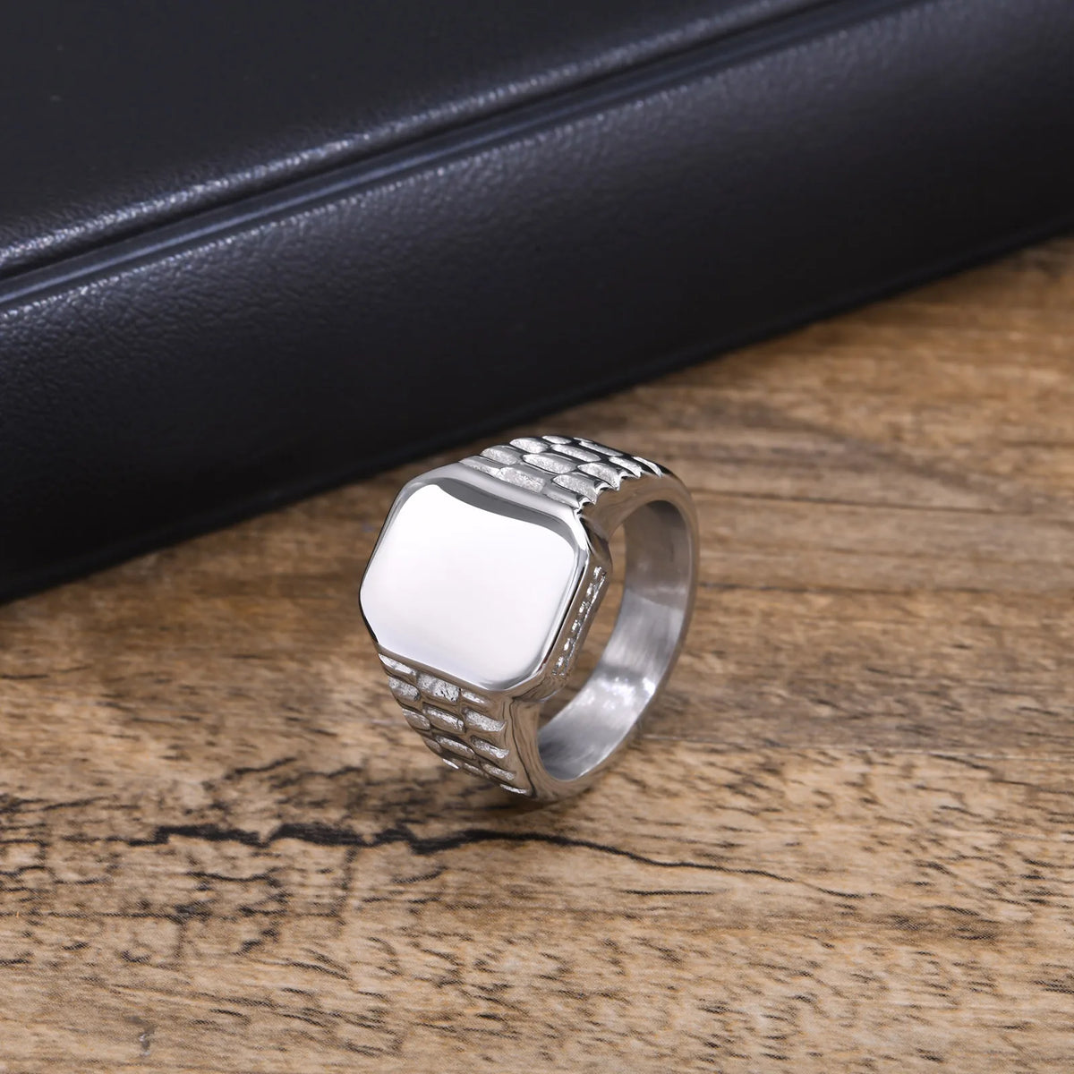 PENDRA Kaelora Custom Engraved Ring