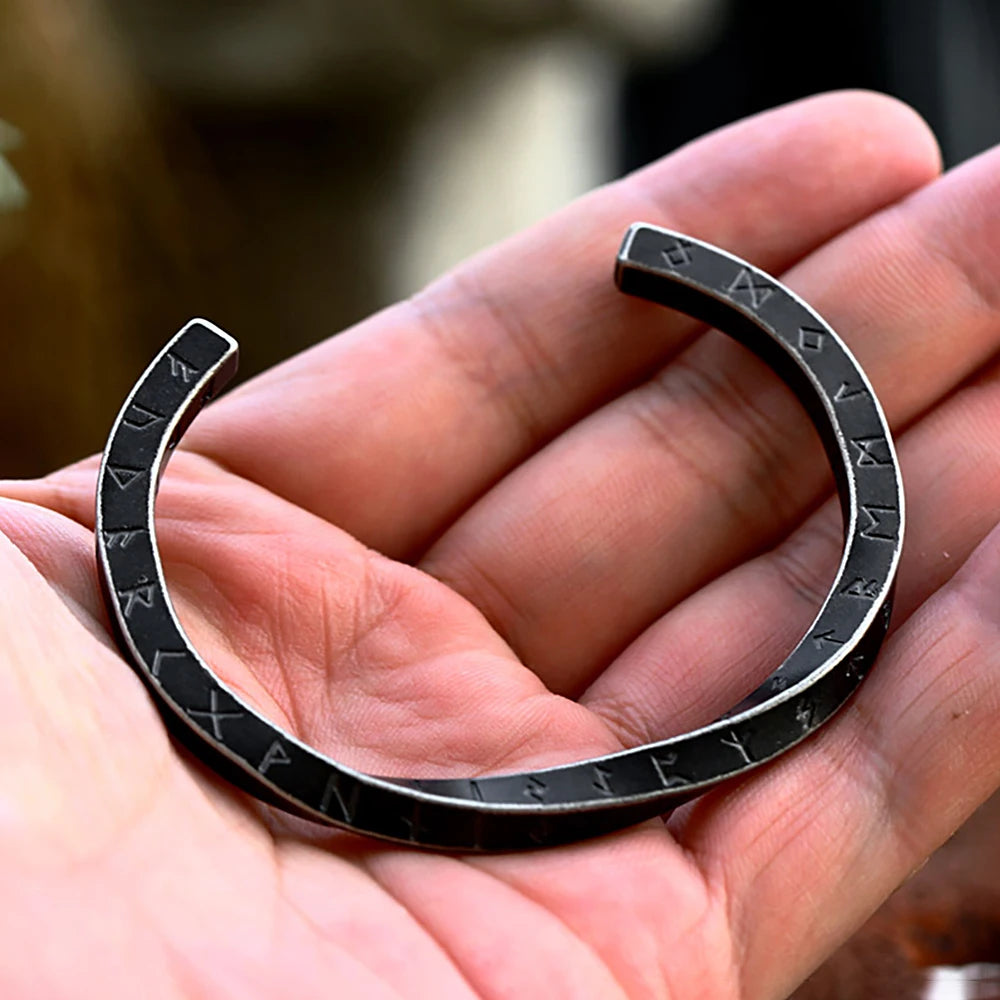 PENDRA Tiger Eye Stone Leather Bracelet