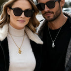 2pcs/set Hand in Hand Couple Necklace for Men Women,Magnetic Couples Metal Pendant Necklaace with Gift Cards,Valentine's Day
