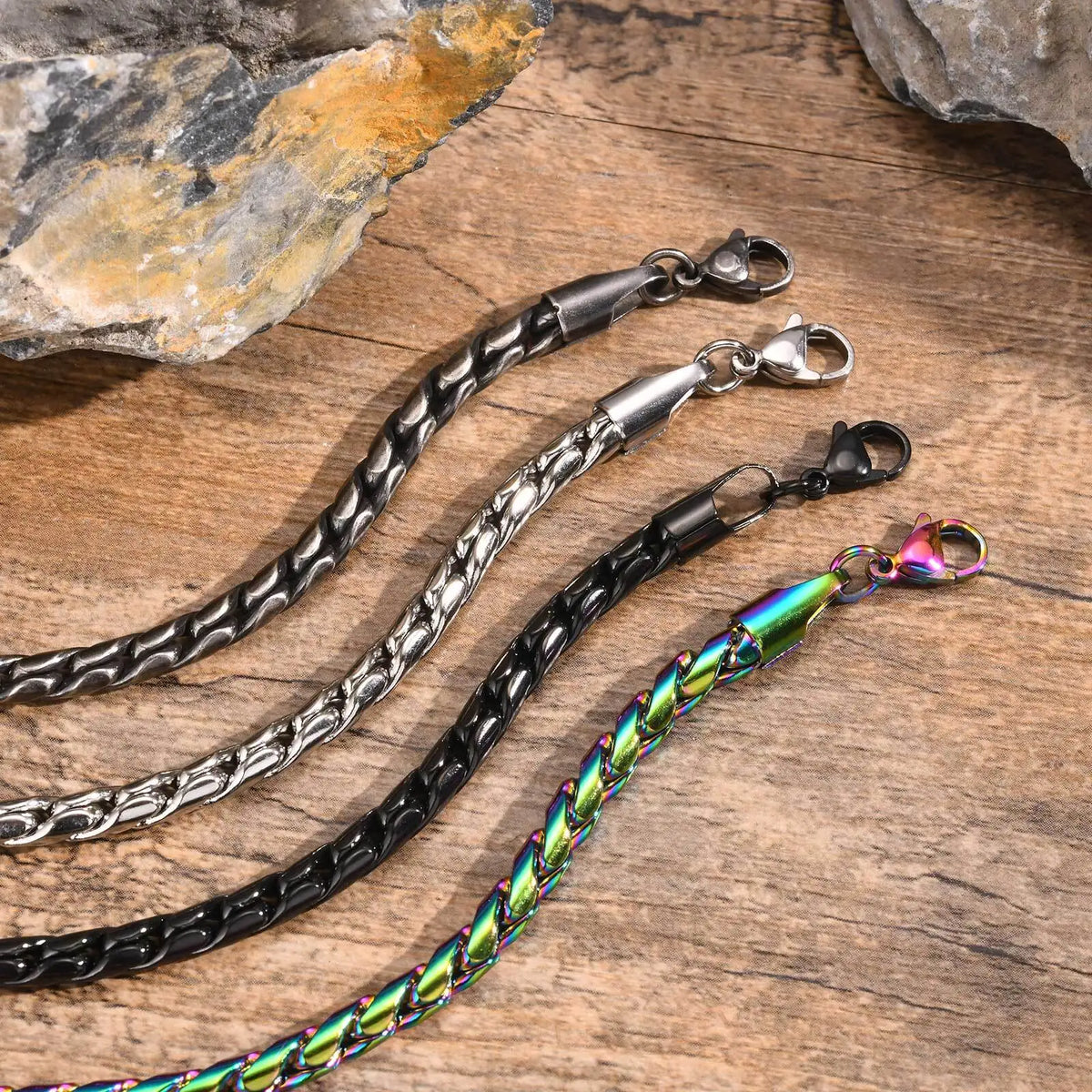 PENDRA Snake Textured Bracelet