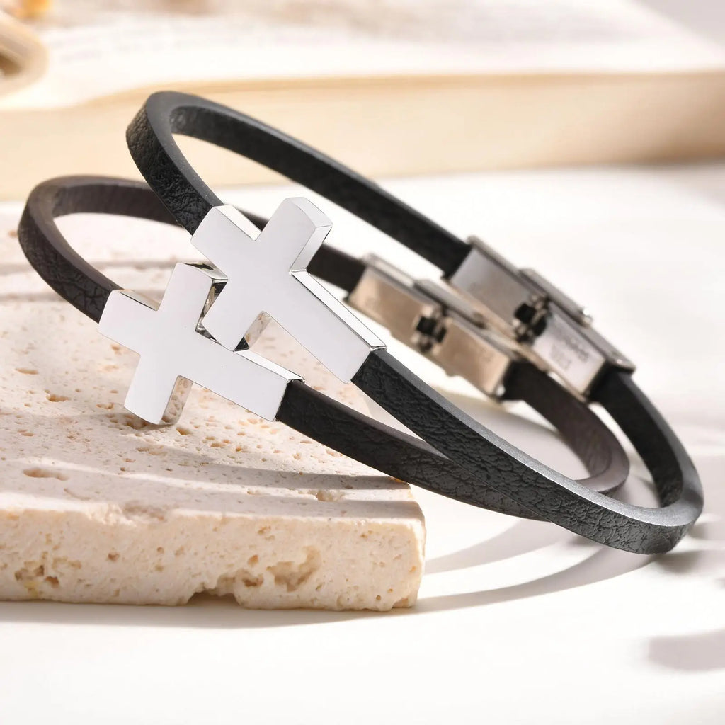 PENDRA Fenlith Cross Charm Bracelet