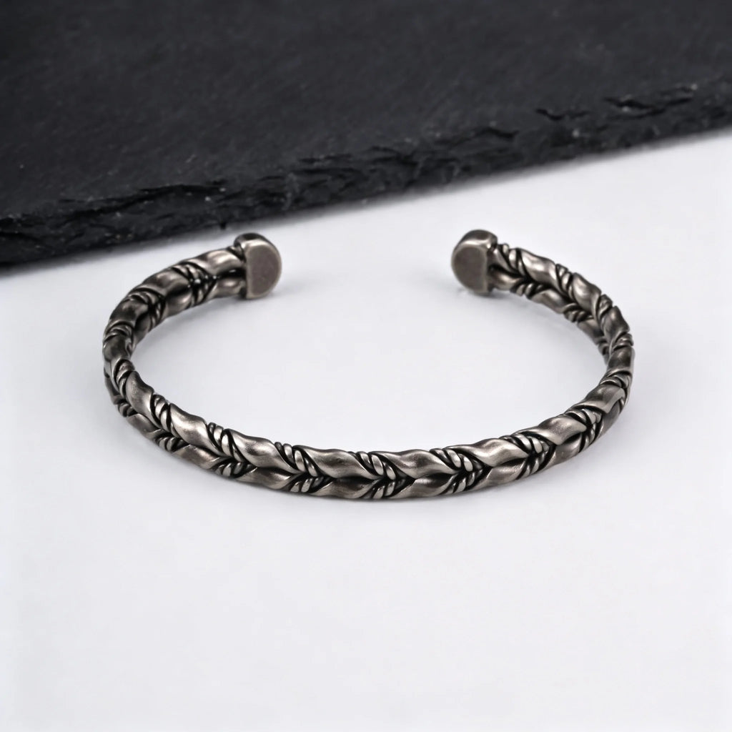 PENDRA Dravion Twisted Cuff Bracelet