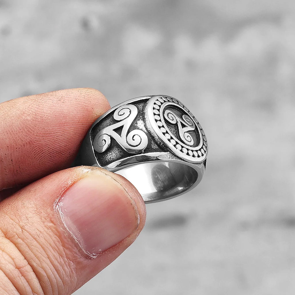 PENDRA Totem Celtic Knot Steel Ring