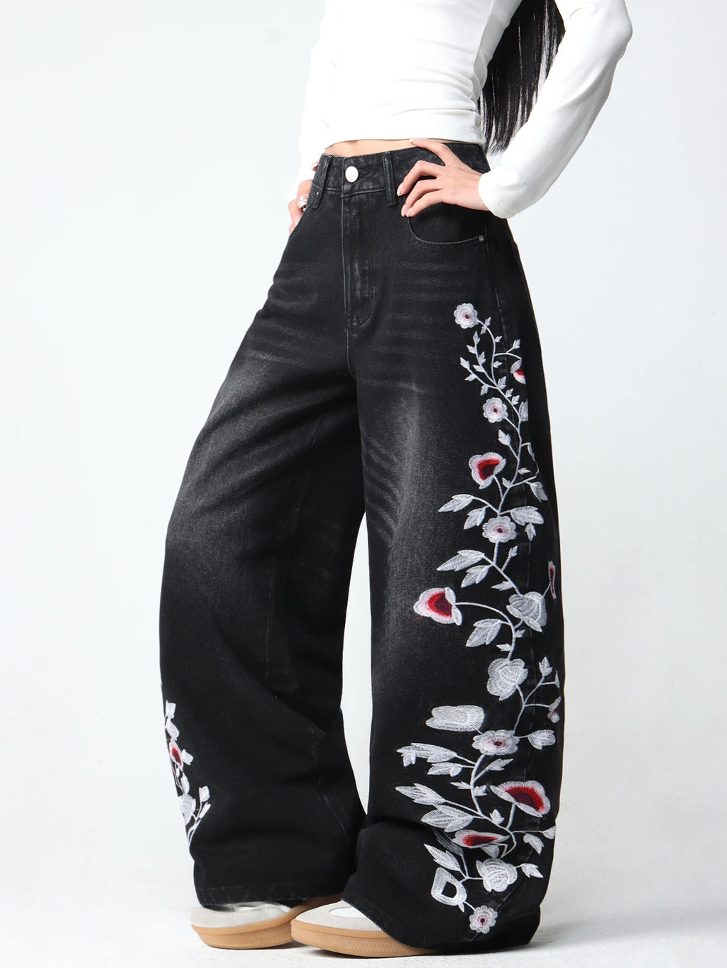 PENDRA American Floral Embroidered Jeans