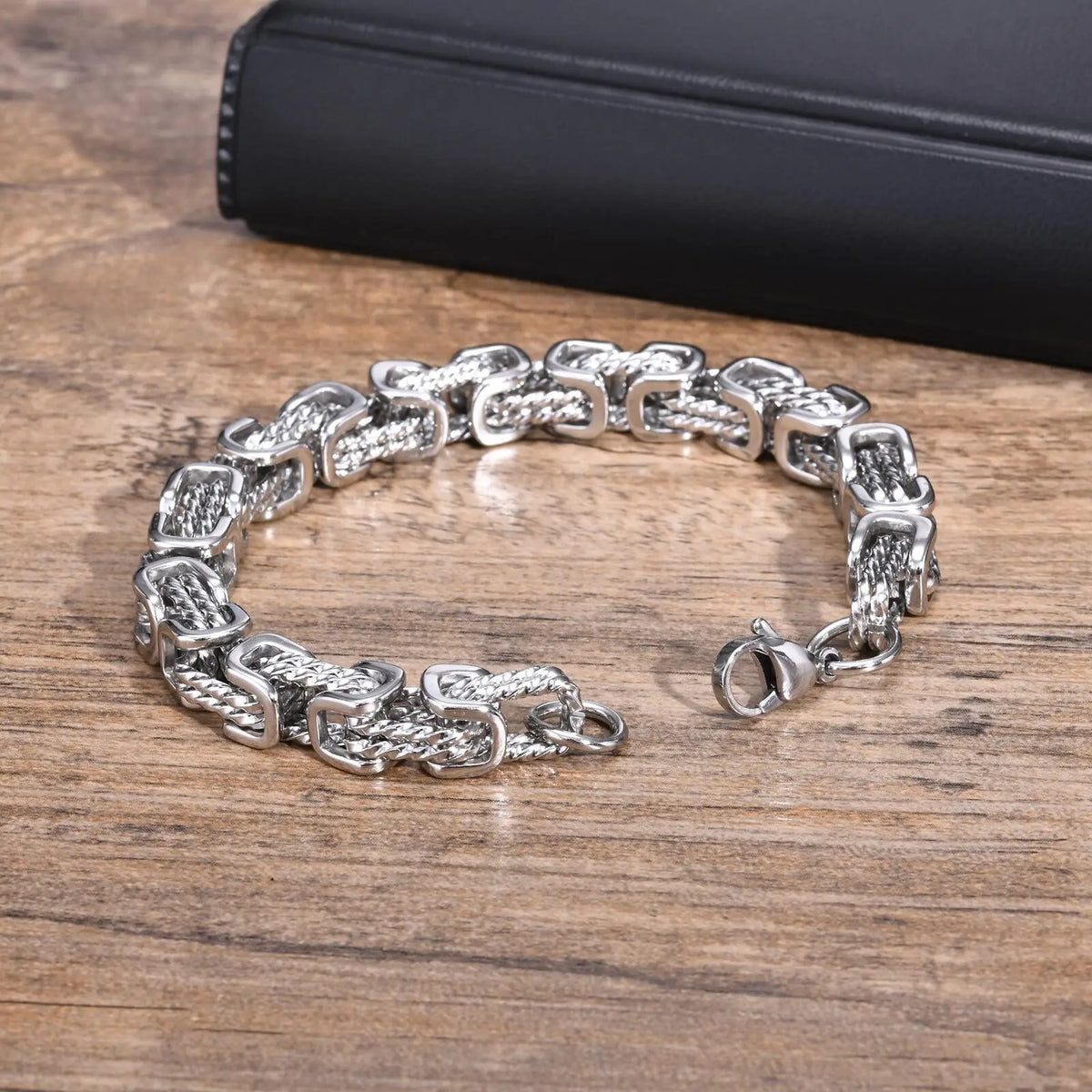 PENDRA Byzantine Braided Link Bracelet