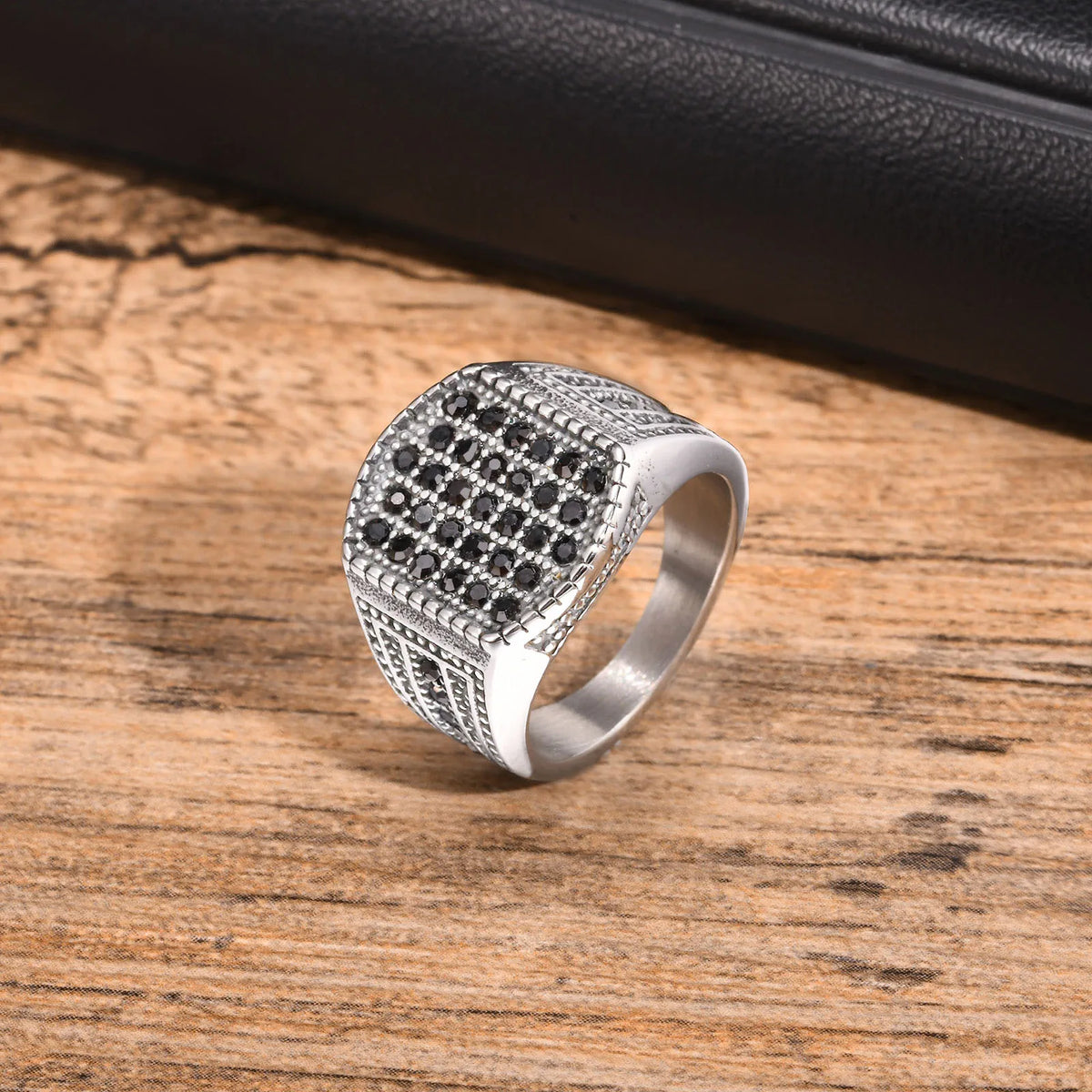 PENDRA Mavmora Natural Stone Ring
