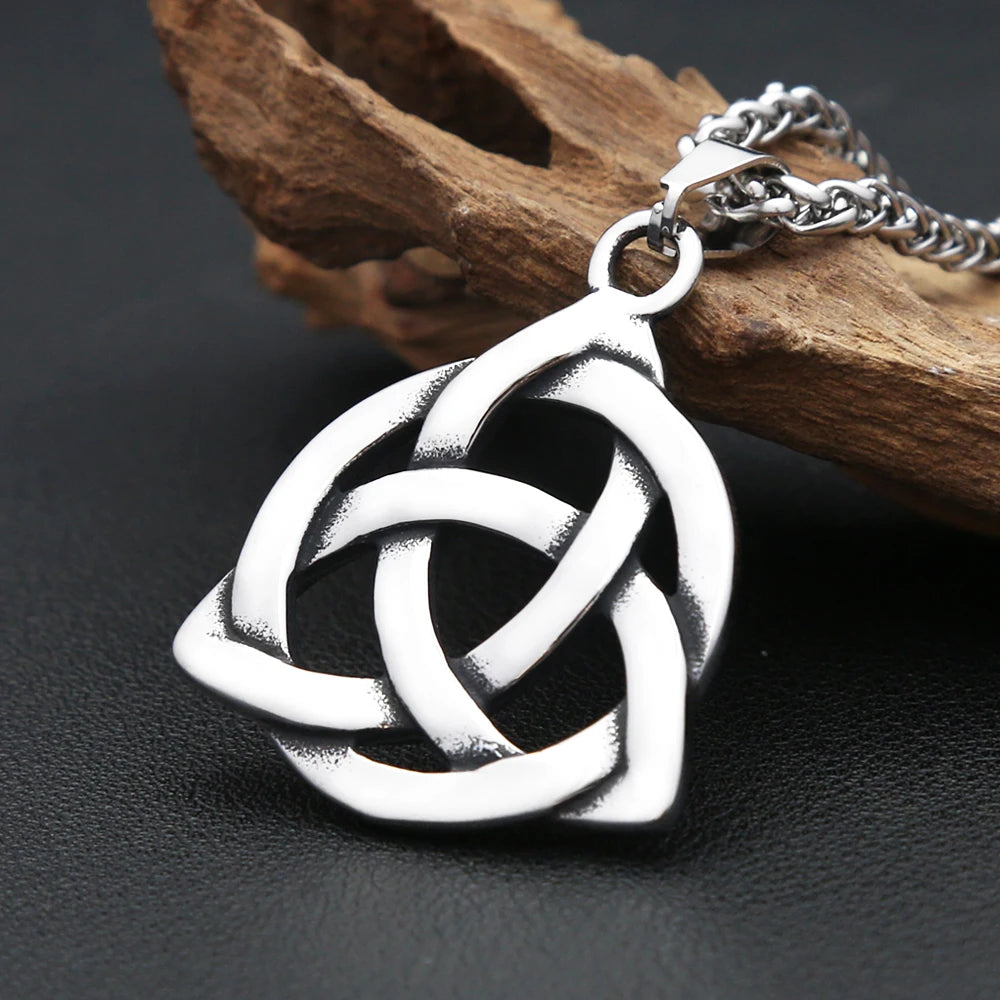 PENDRA Trinityknot Classic Triquetra Trinity Knot Pendant