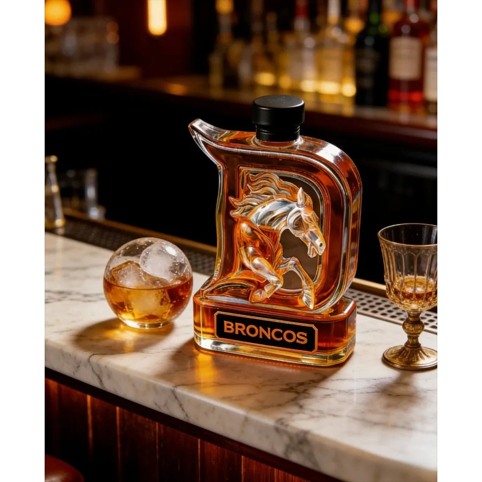 Novelty 3D Horse Design Glass Decanter, Crown Stopper Whiskey Bottle, Man Cave Bar Decor for Sports Enthusiasts