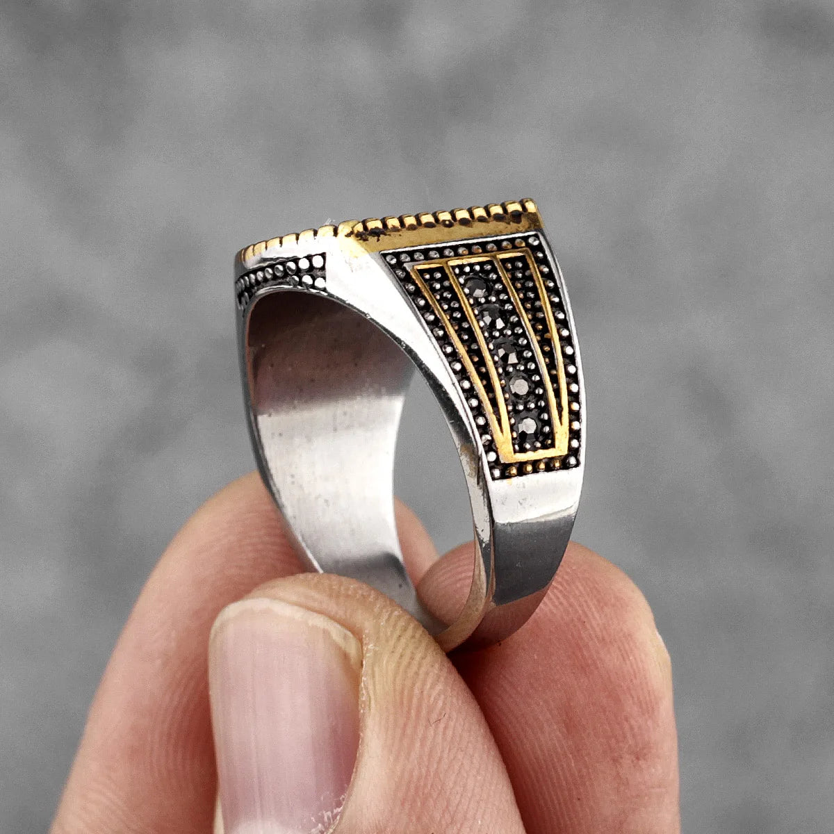 PENDRA Golden Rhinestone Trnedy Steel Ring