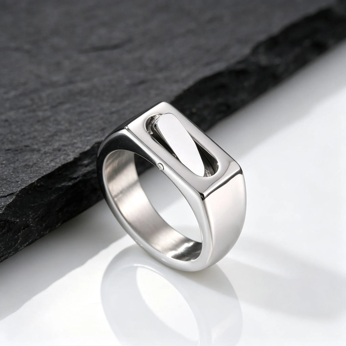 PENDRA Ivomora Signet Ring