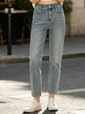 Women's casual slim fit jeans, made of medium stretch fabric with button and zipper pockets, suitable for spring and summer wear