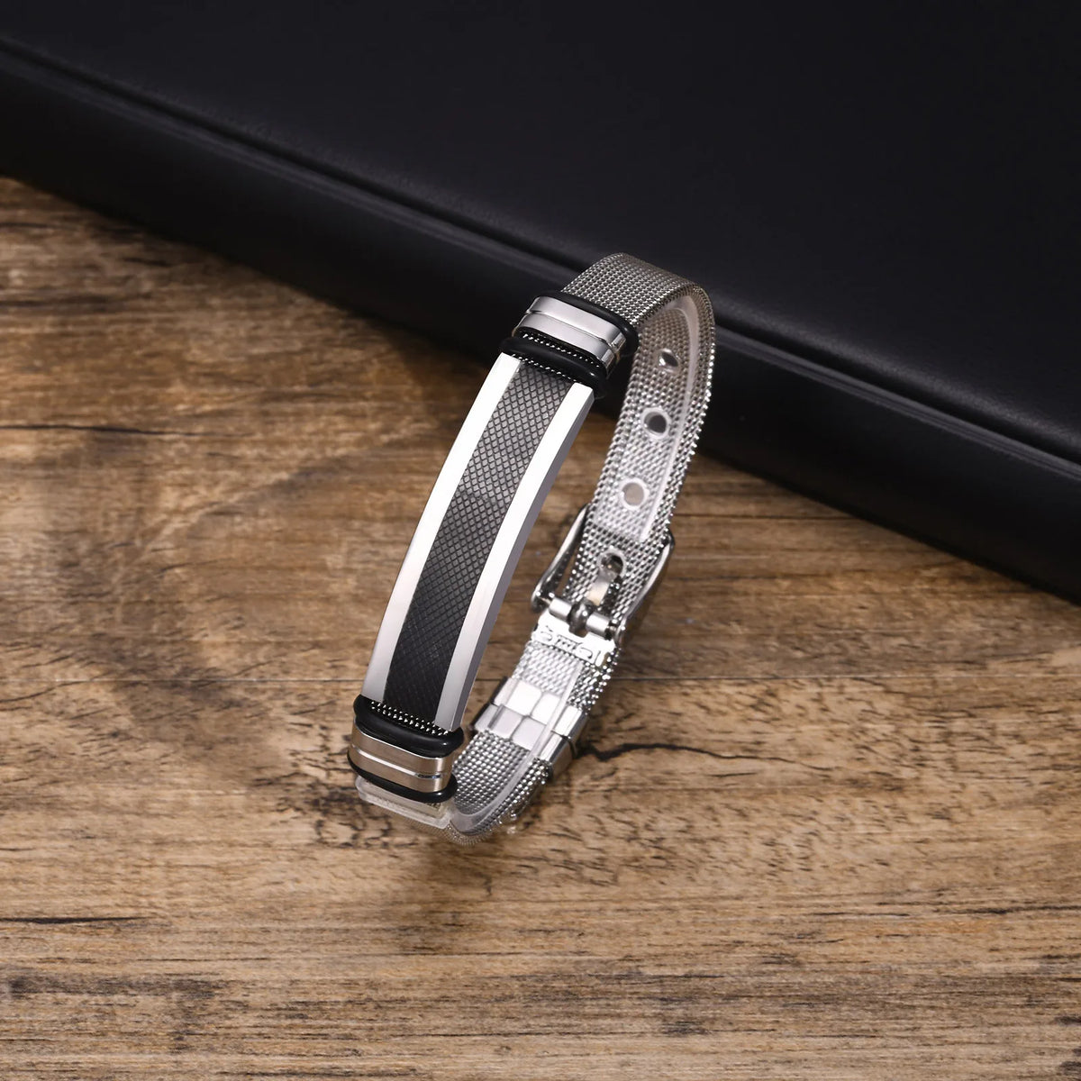 PENDRA Mesh Bar Bracelet