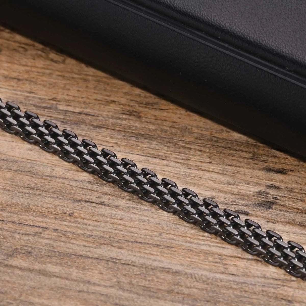 PENDRA Mesh Links Bracelet