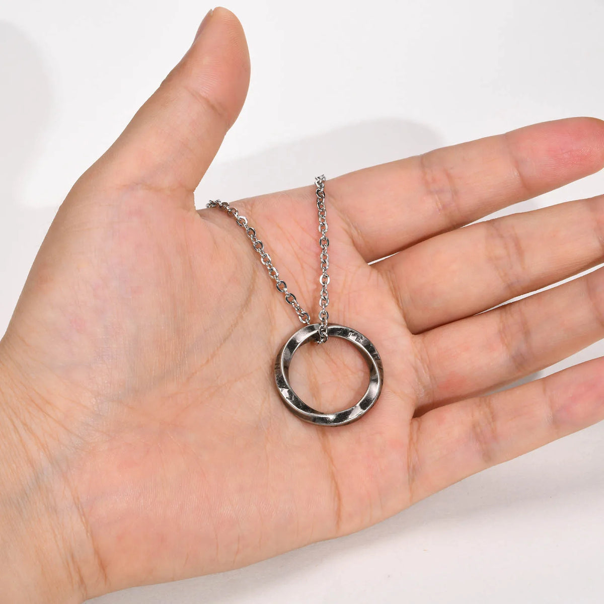 New Stylish Norse Viking Necklaces for Men,Waterproof Stainless Steel Mobius Round Pendant Collar,Gifts for Him Jewelry