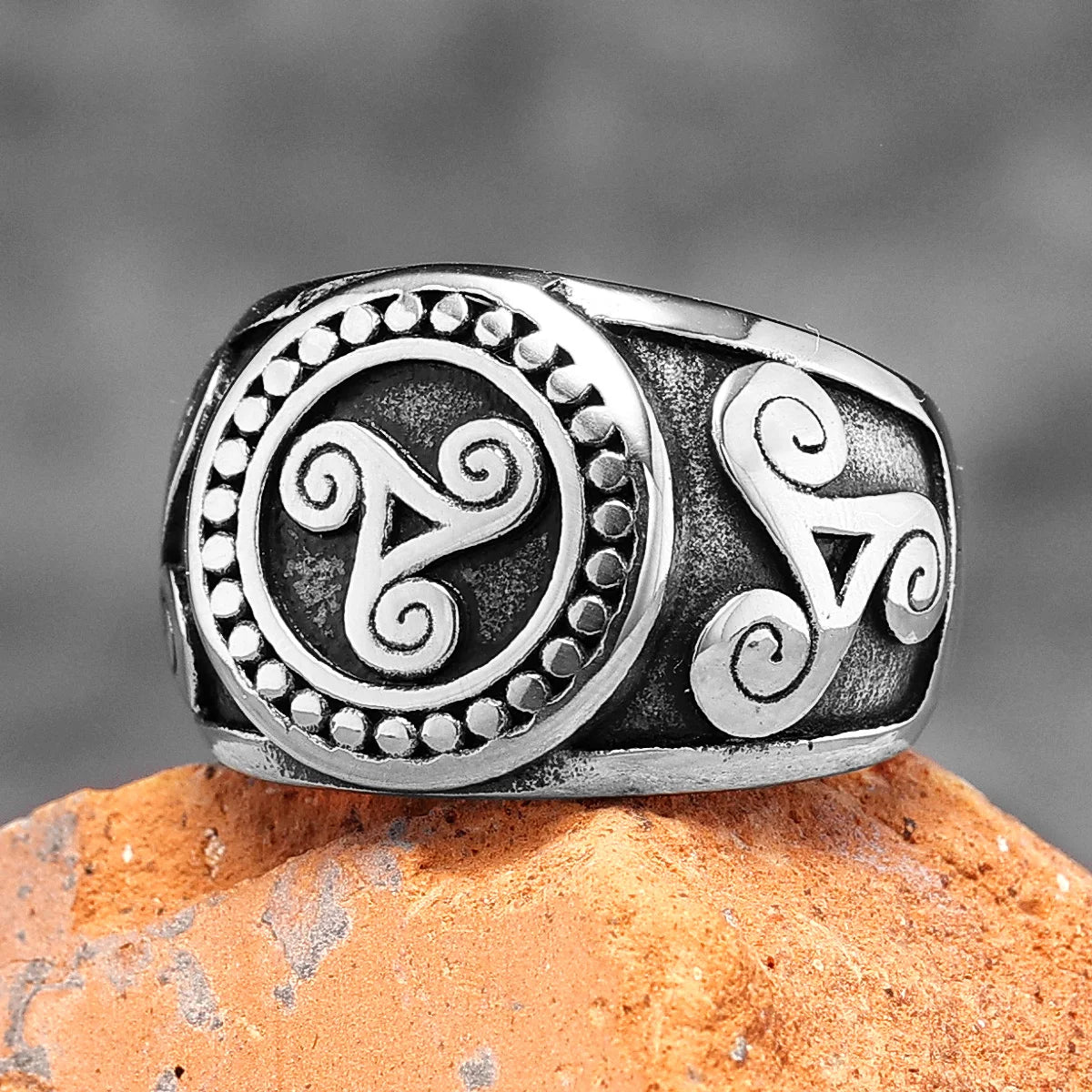 PENDRA Totem Celtic Knot Steel Ring