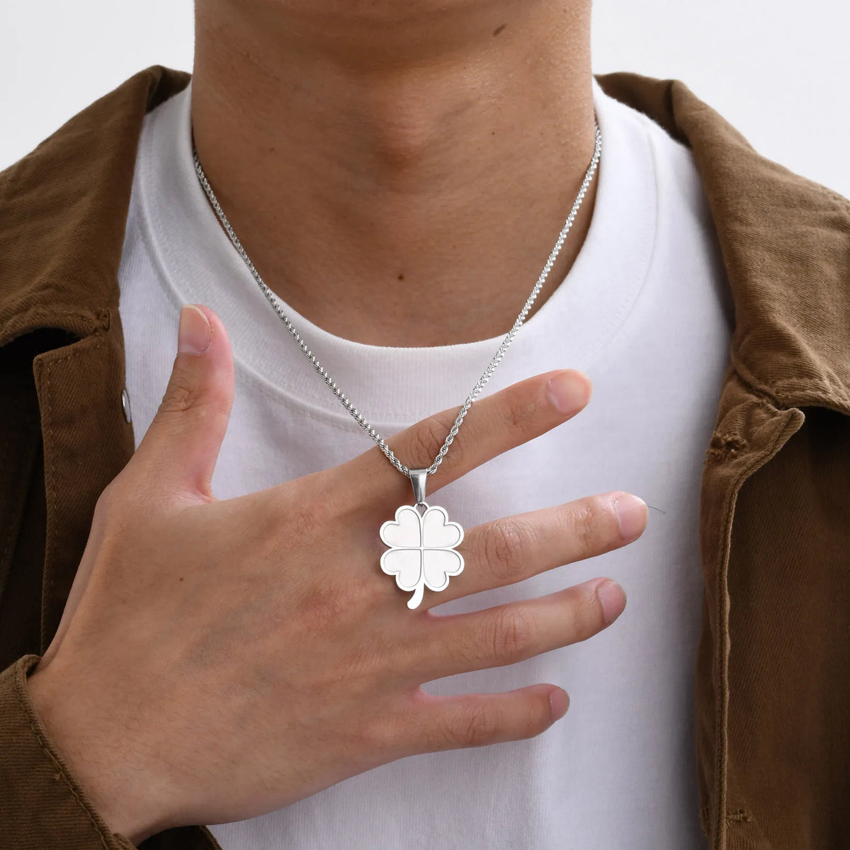 PENDRA Clover Leaf Pendant Necklace
