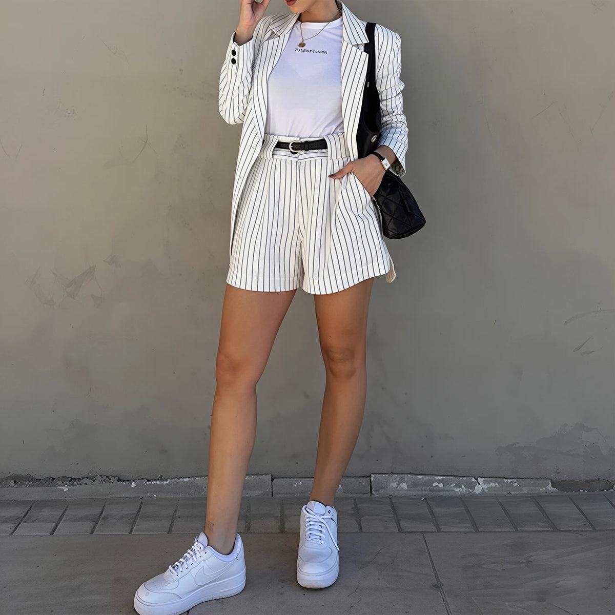 New Summer Women's Black and White Striped Casual Two-piece Set, Featuring a Long-sleeved Collared Blazer and High-waisted Shorts, Suitable for Daily Commutes and Office Occasions.
