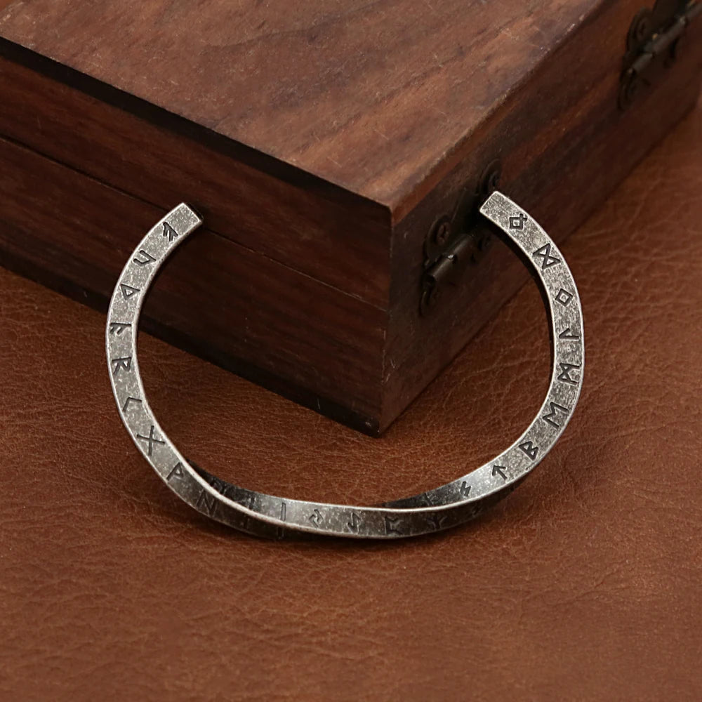 PENDRA Mobius Stainless Steel Opening Bracelet