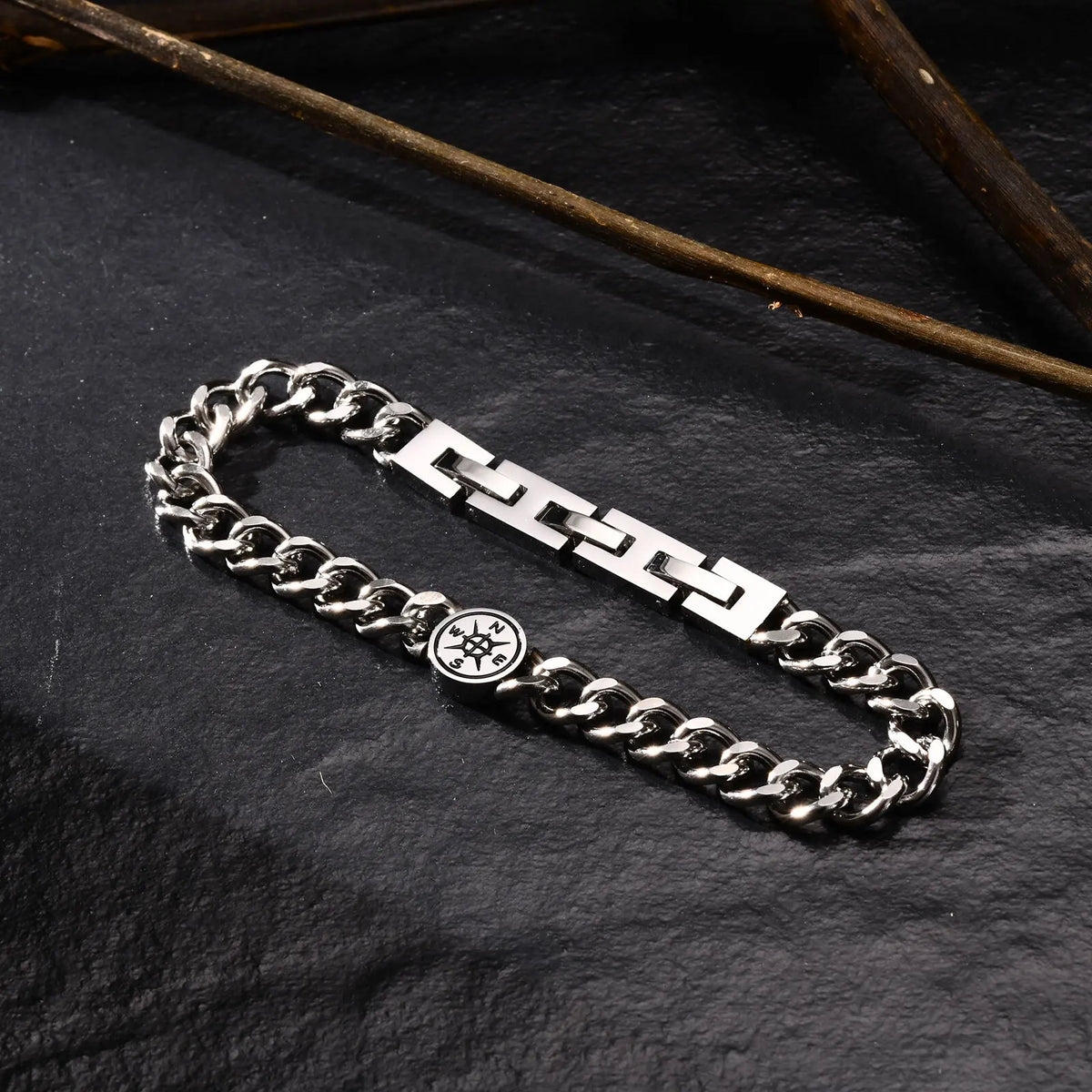 PENDRA Compass Circle Bracelet