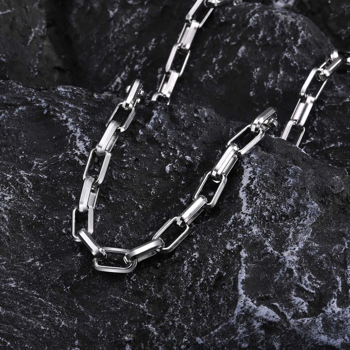 PENDRA Square Rectangle Bold Chain Necklace