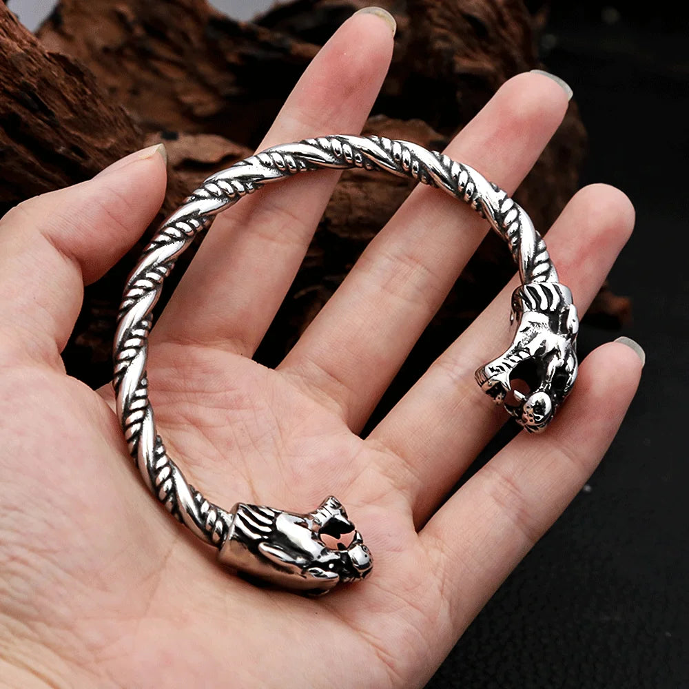 PENDRA OT Buckle Stainless Steel Chain Bracelet