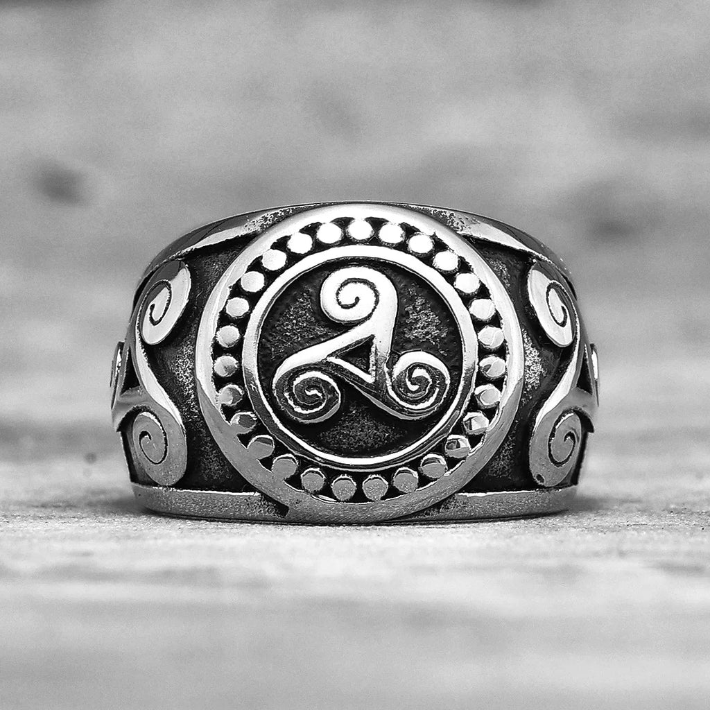 PENDRA Totem Celtic Knot Steel Ring