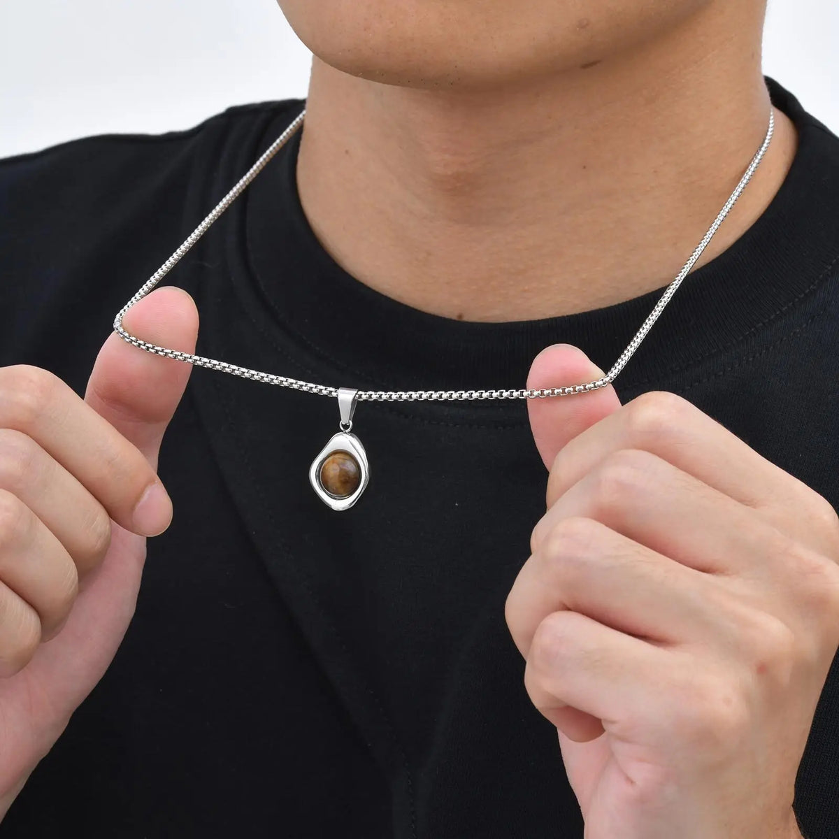 PENDRA Tiger Irregular Pendant Necklace