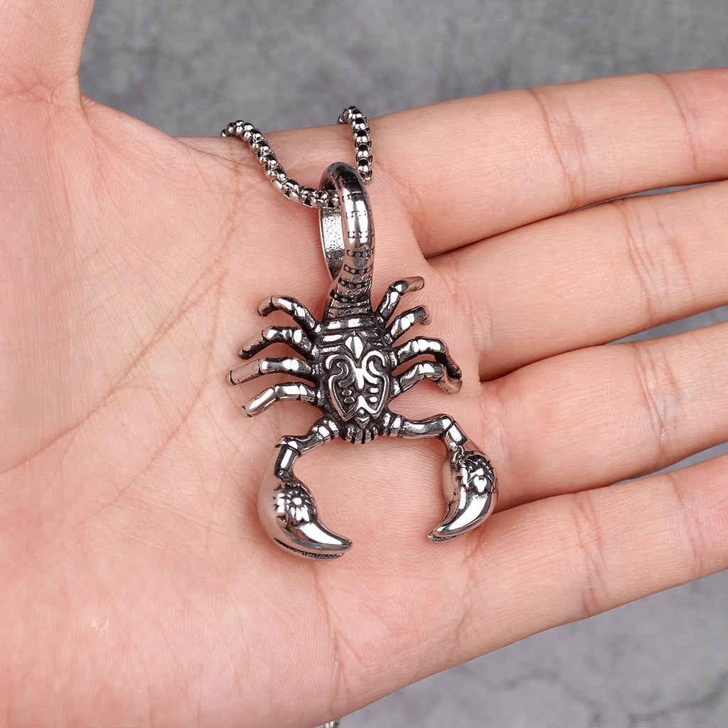 PENDRA Veythyn Pendant Necklace