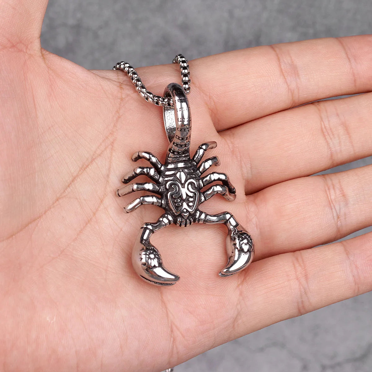 PENDRA Veythyn Pendant Necklace