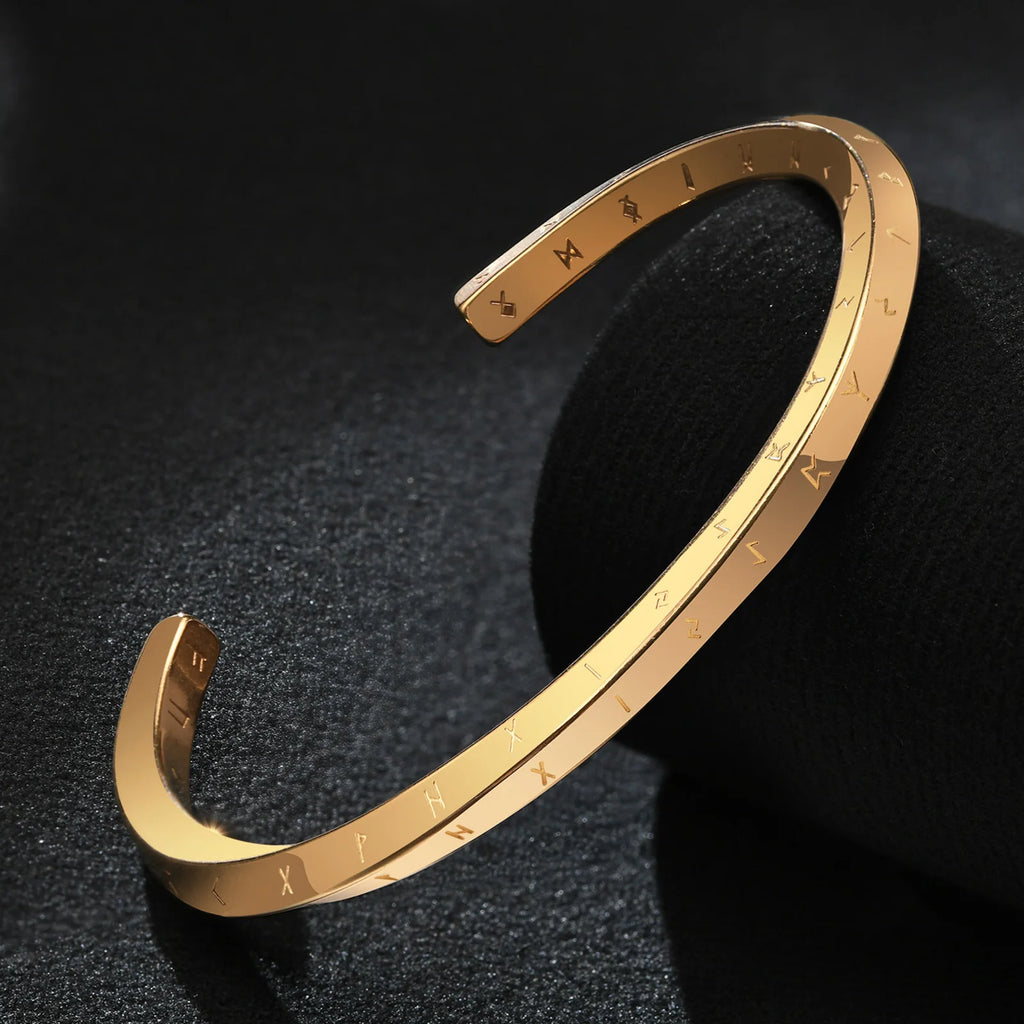 PENDRA Elivex Twisted Cuff Bracelet