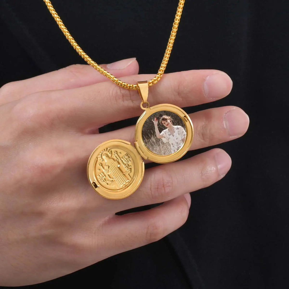 PENDRA Benedict Box Necklace